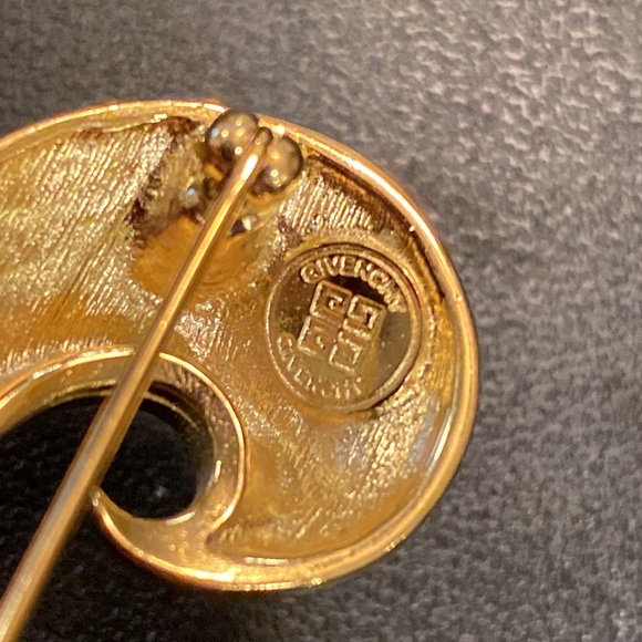 Givenchy Pin - Picture 3 of 8